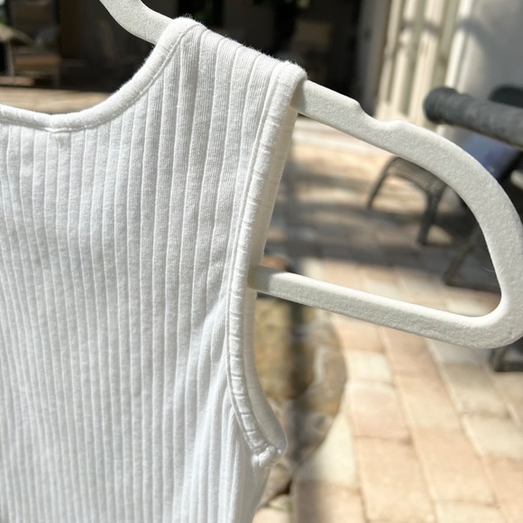 Sleeveless Cream Ribbed Top - Picture 10 of 16